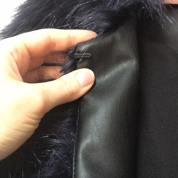 BNWT Decjuba Faux Fur Jacket Size Small With Hook Loops Black/Navy - Picture 5 of 5